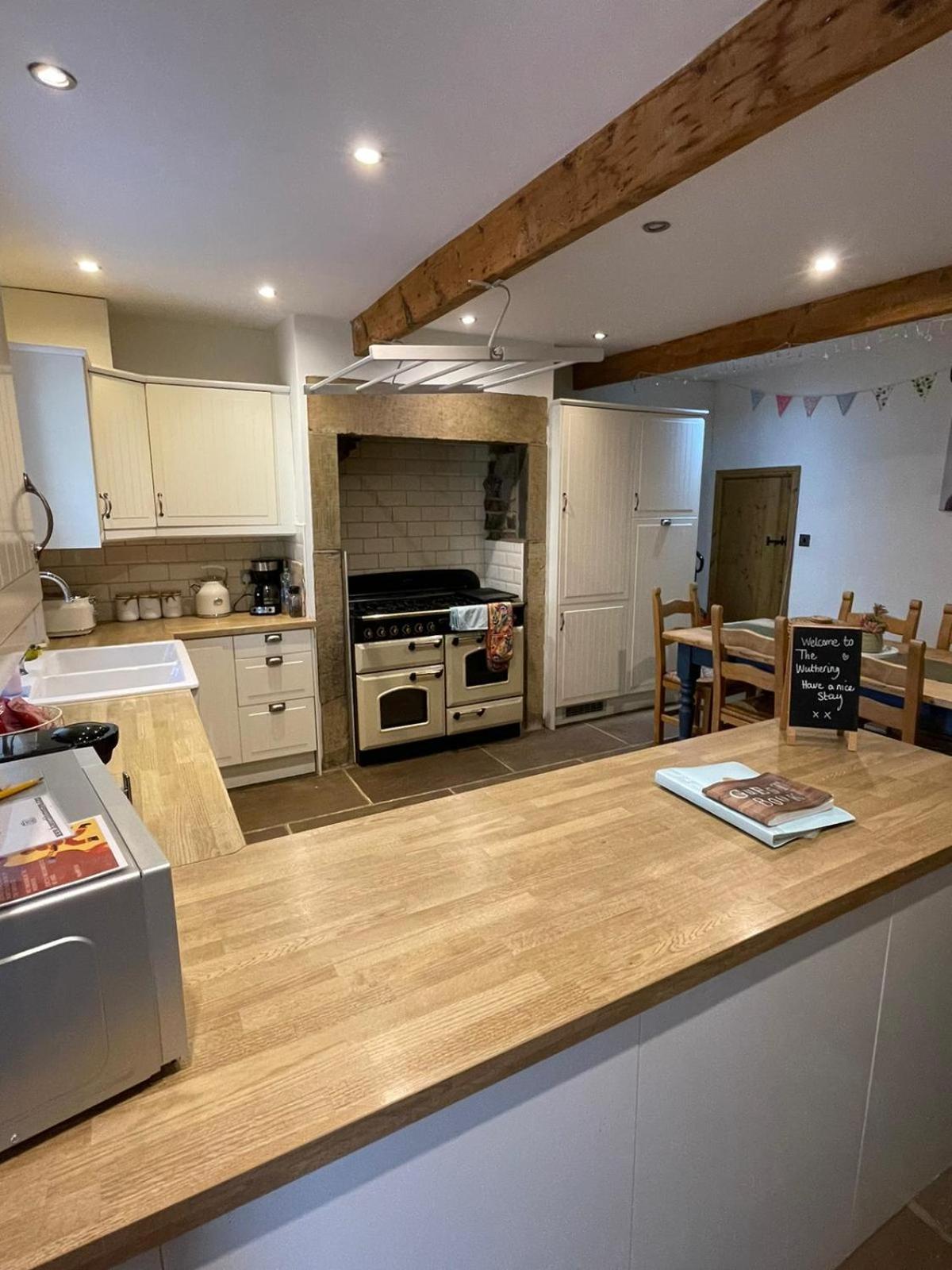 Wuthering - Central, Stylish, Cosy, Comfy Ferienhaus Haworth